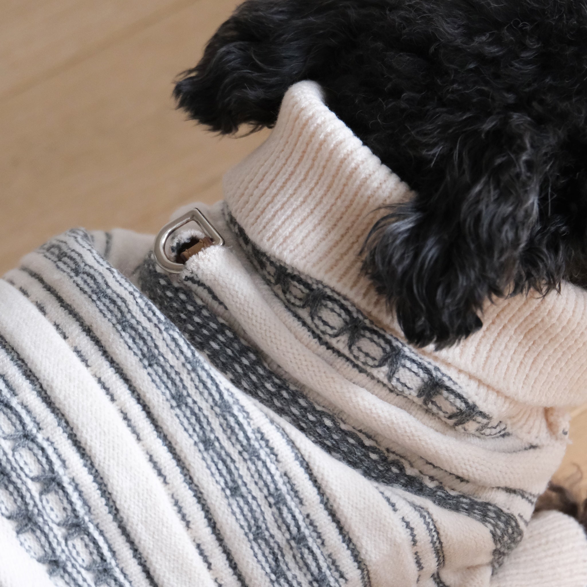 Jacquard knit zip high neck (DOG)