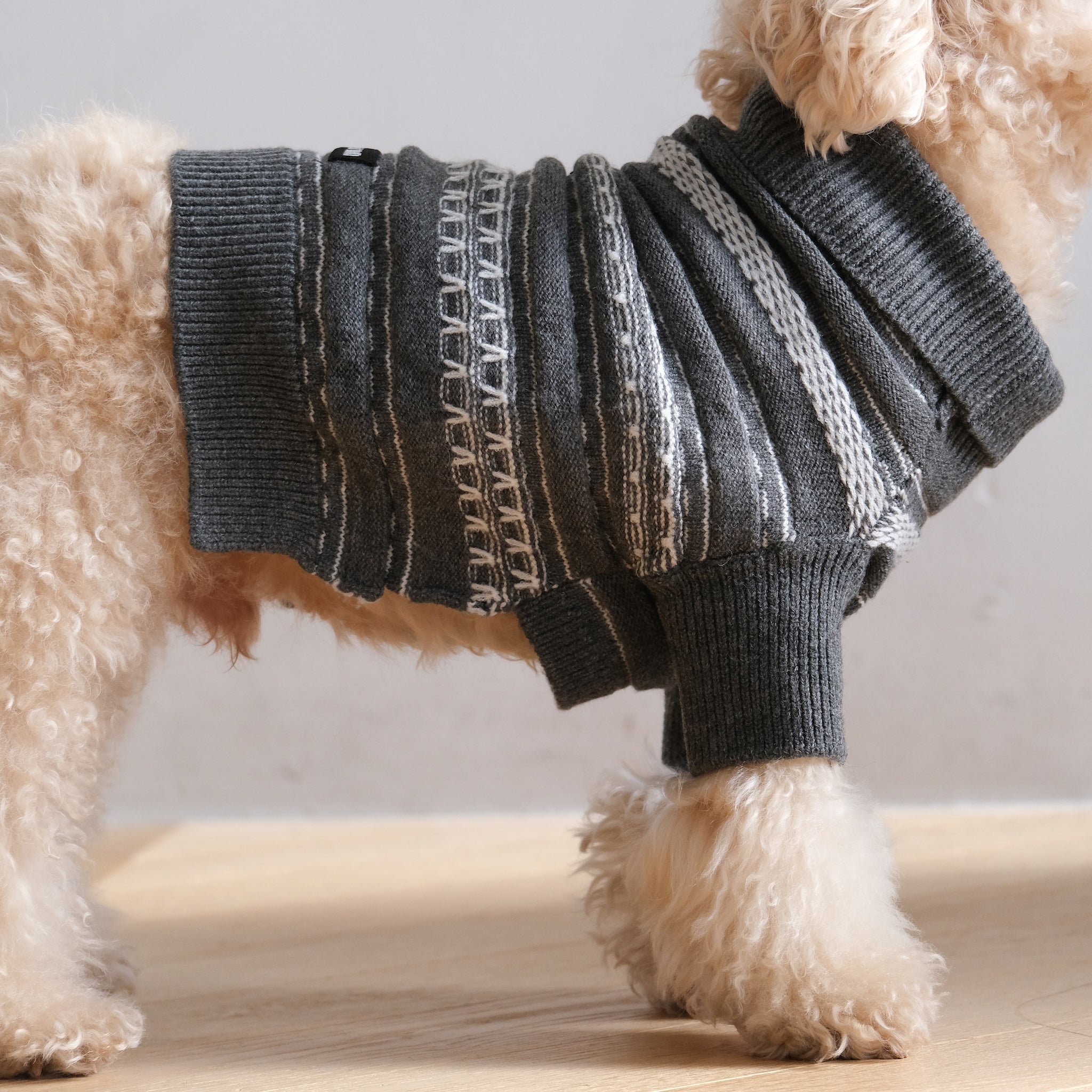 Jacquard knit zip high neck (DOG)