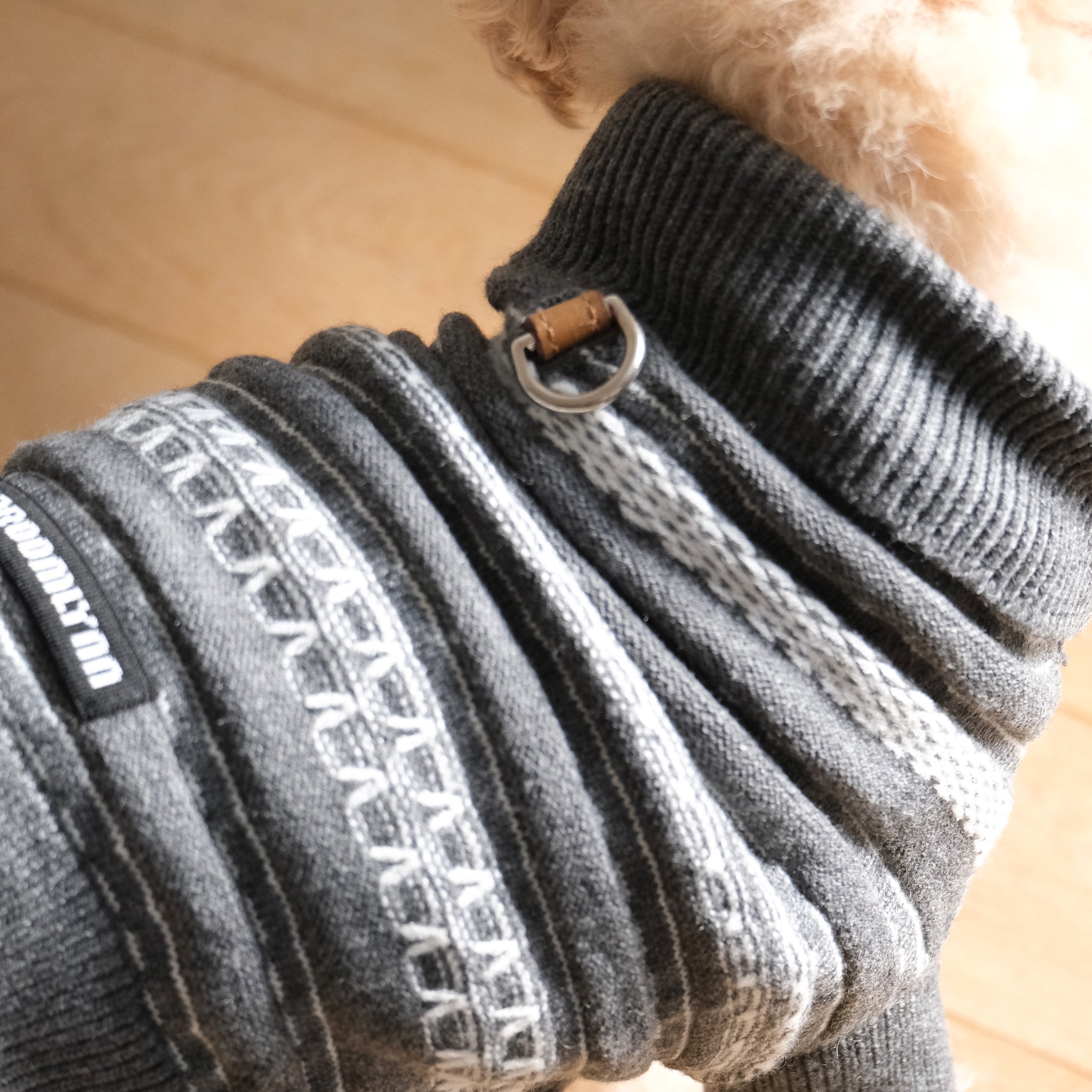 Jacquard knit zip high neck (DOG)