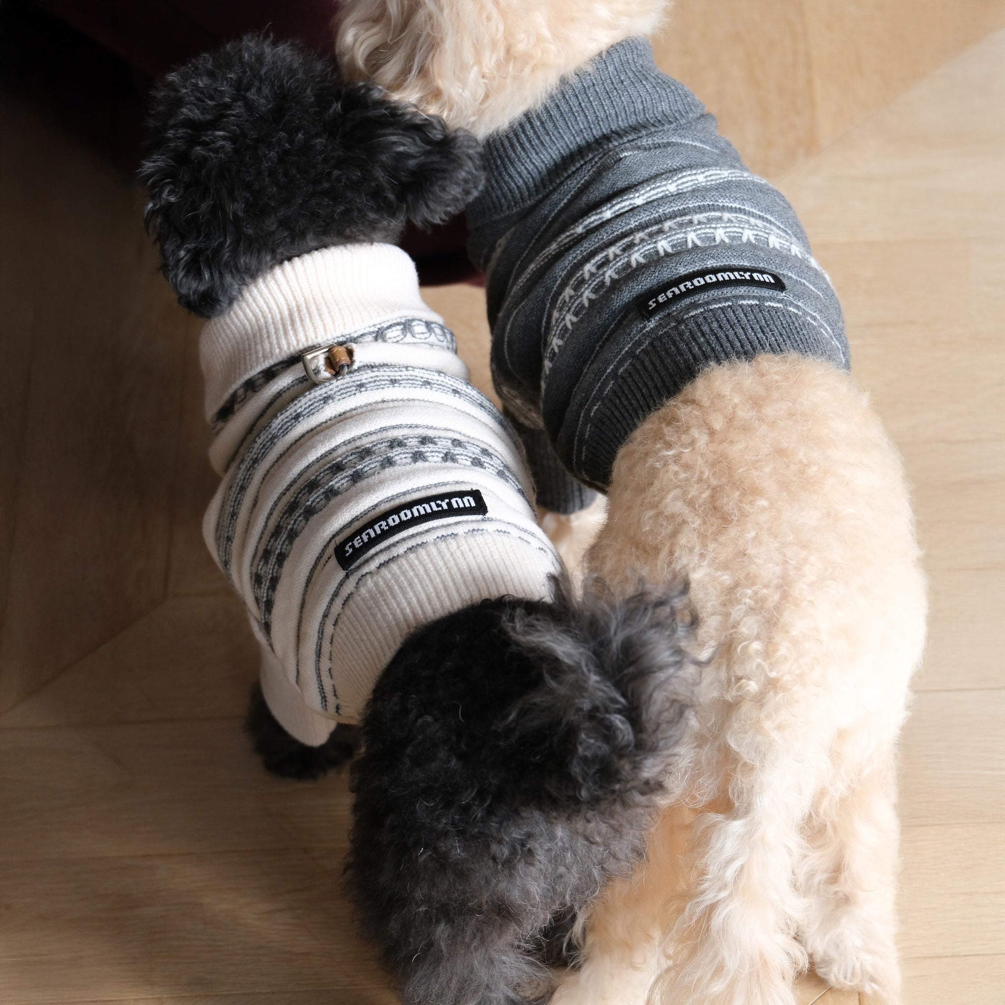 Jacquard knit zip high neck (DOG)