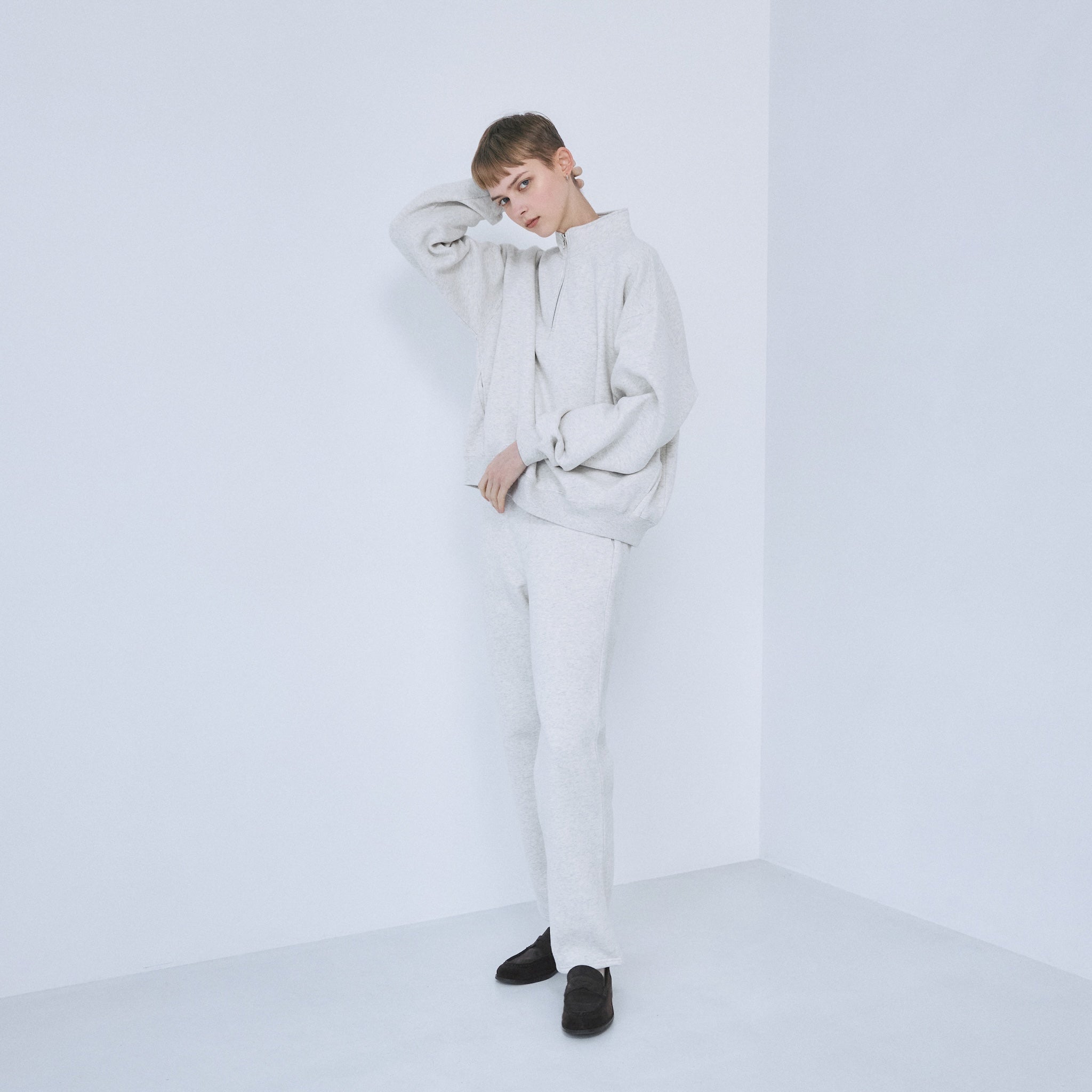 Volume Sweat スタンドカラープルオーバー