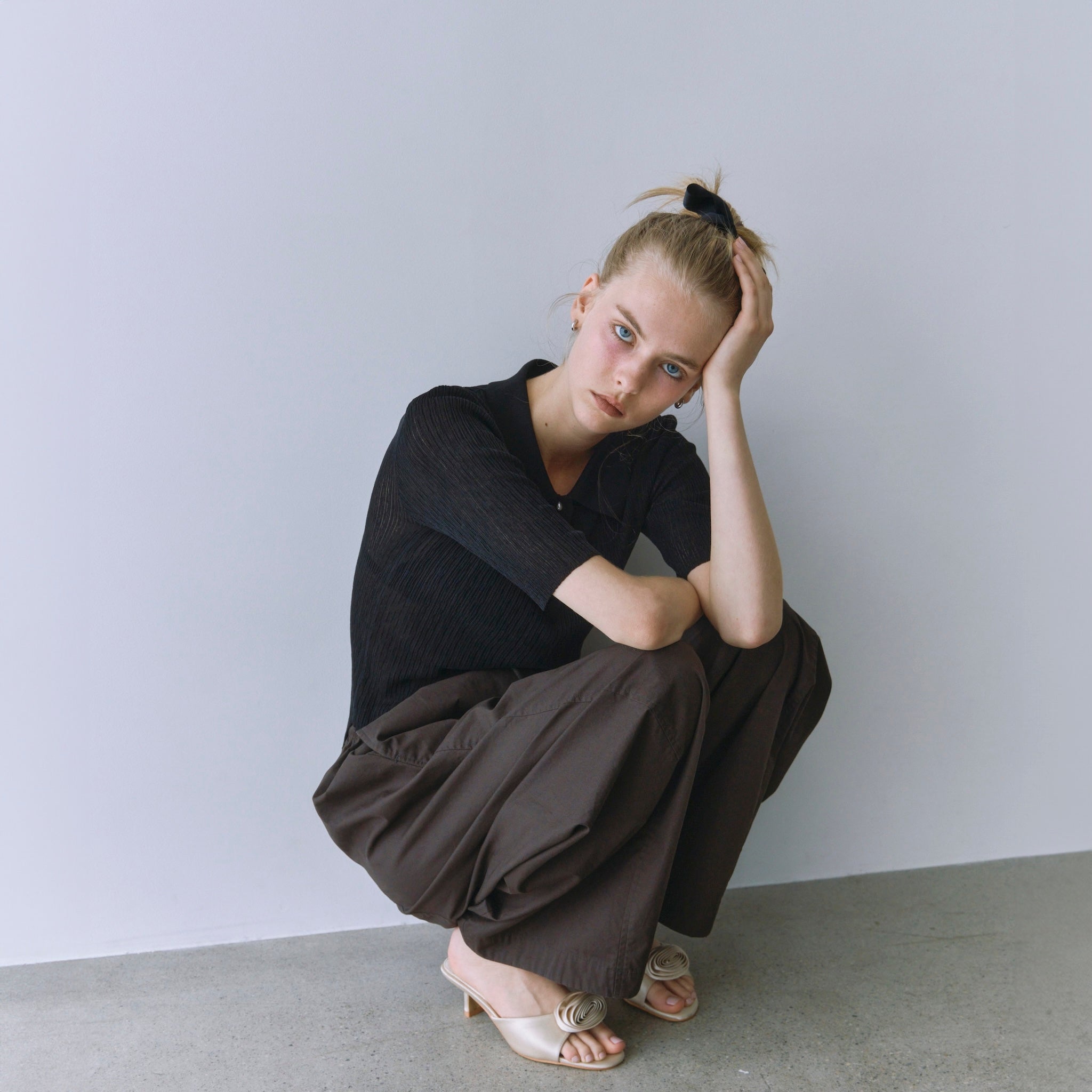 Pearl button random RIB sheer knit