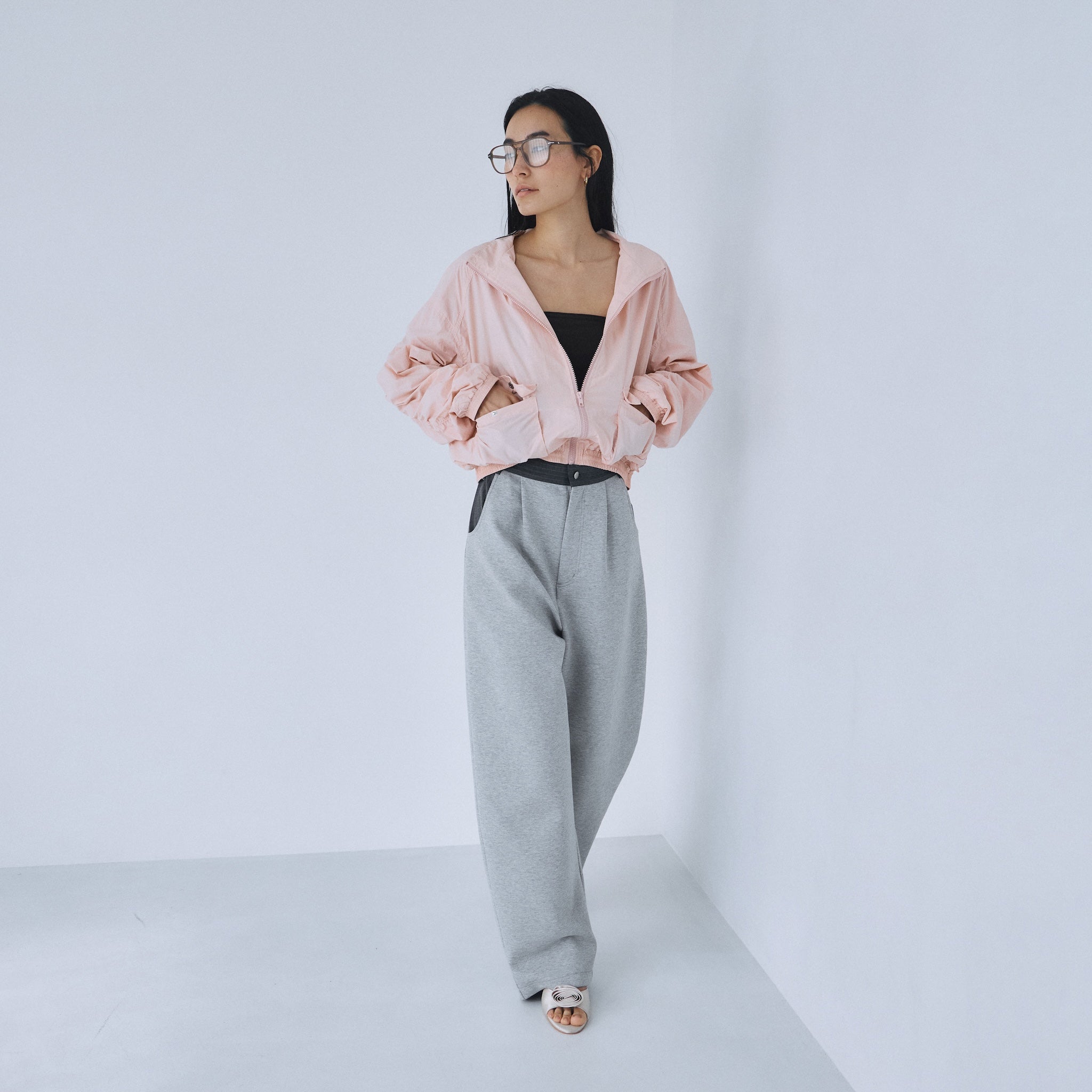 Switching cardboard tuck pants